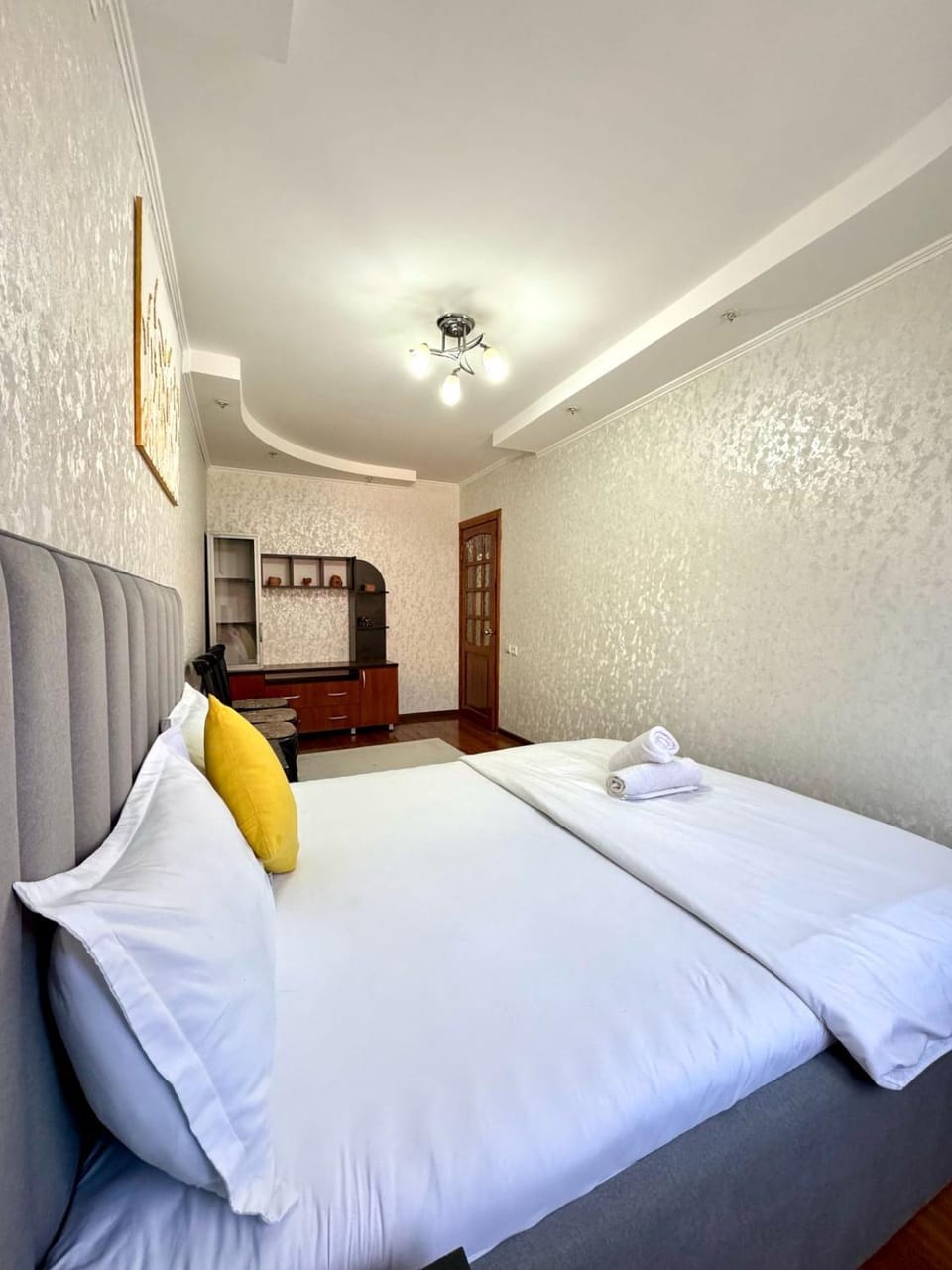 Bed, Photo of the whole room, Bedroom, internet, towels, air conditioner