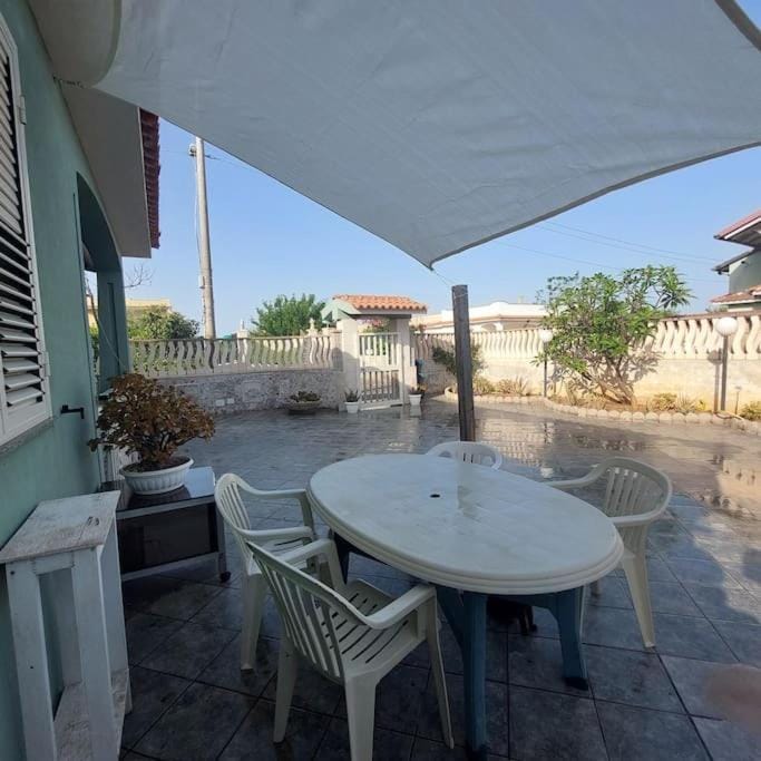 Patio, Dining area