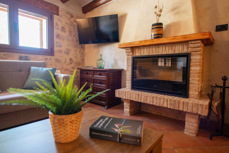 Communal lounge/ TV room, Living room, Facility for disabled guests, flat iron