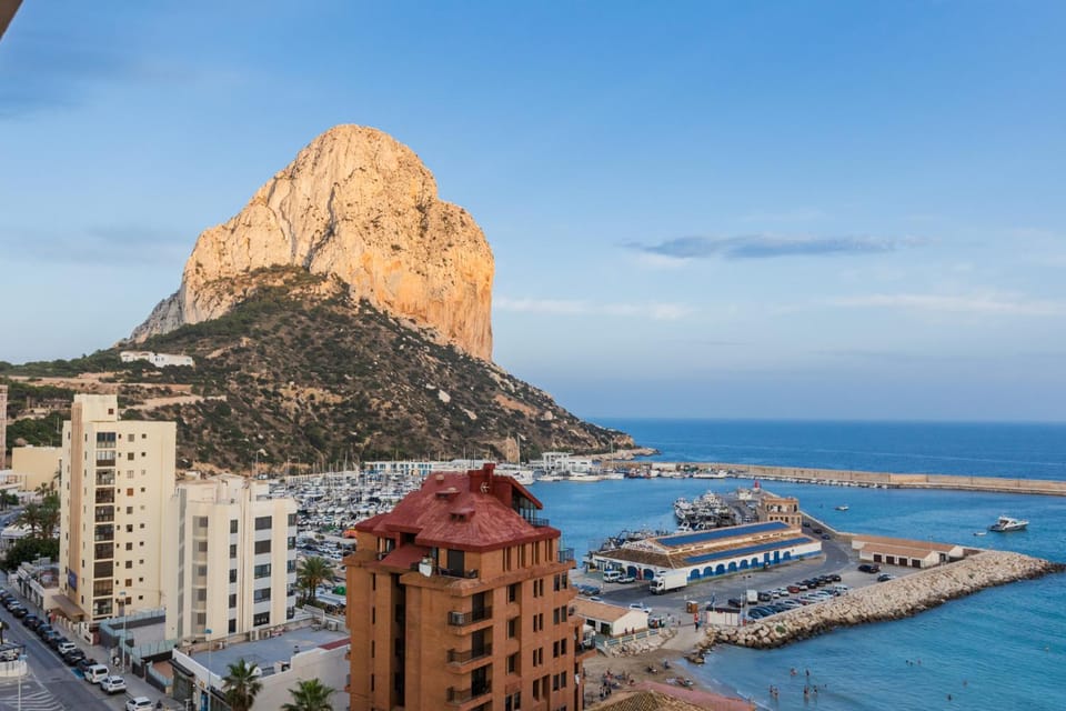 Day, Natural landscape, Beach, City view, Mountain view, Sea view