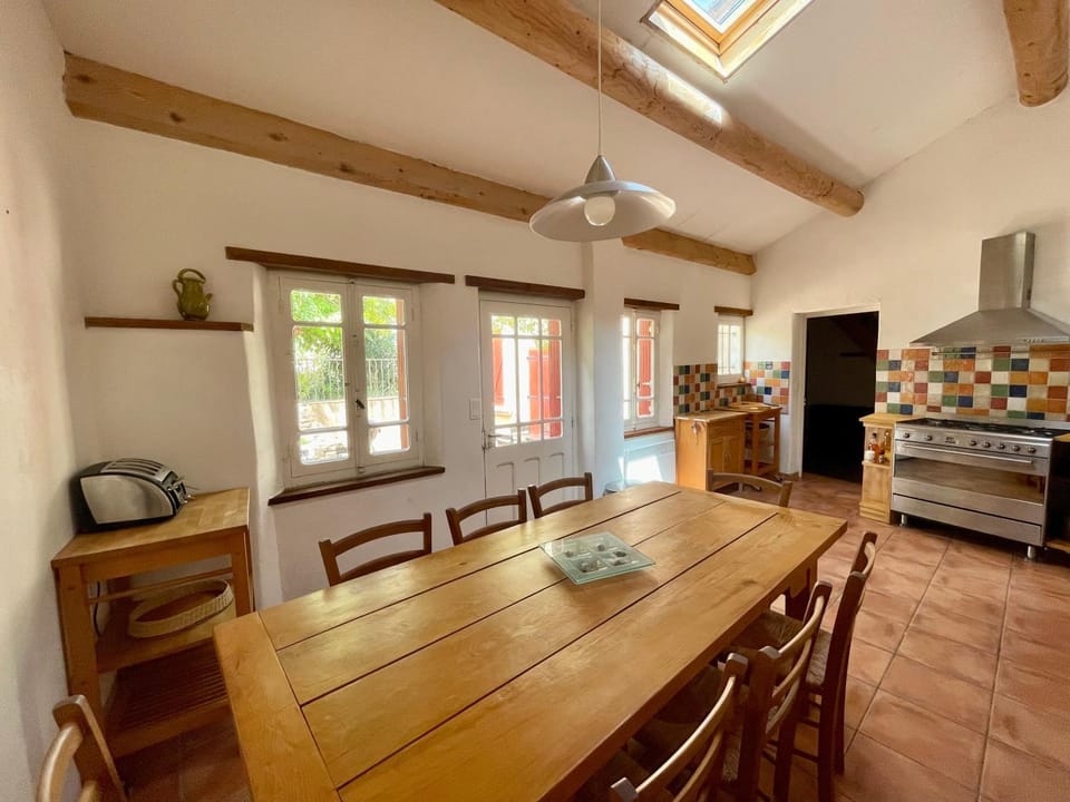 Kitchen or kitchenette, Dining area, minibar, pet friendly, stove