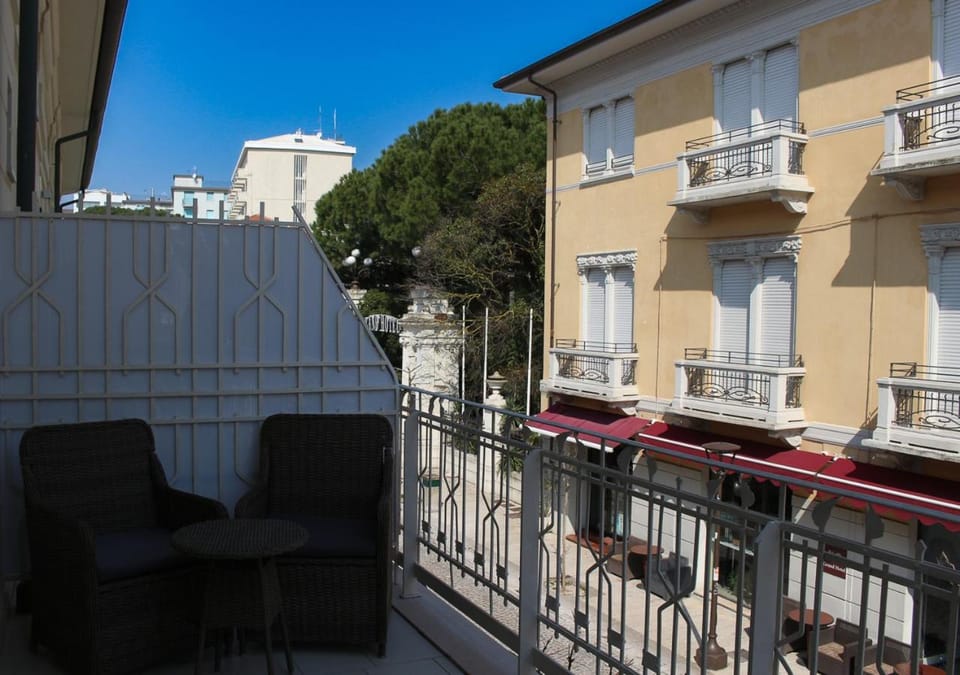 BMP APARTMENT ATMOSPHERE 1 CENTRALE con GARAGE Apartment in Riccione