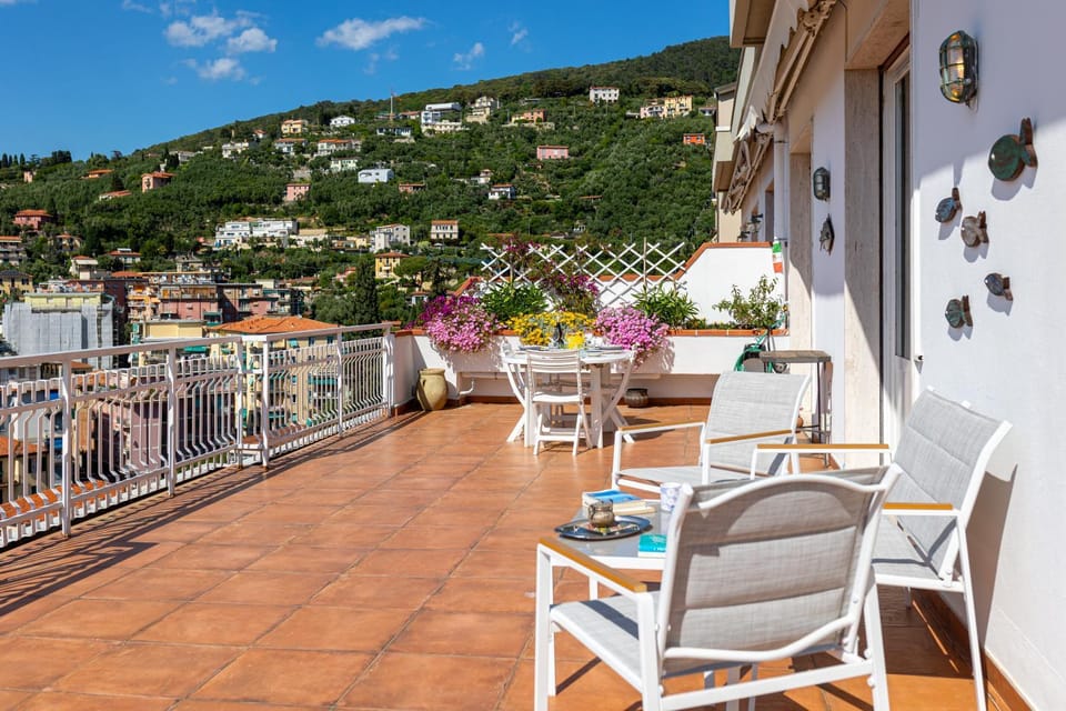 View (from property/room), Balcony/Terrace, Dining area