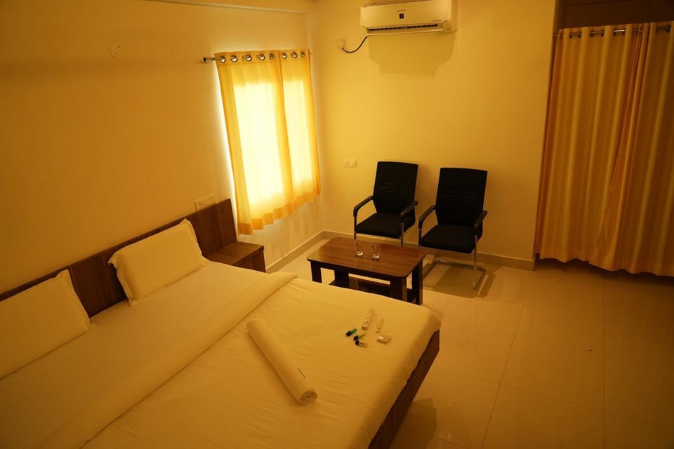 Bed, TV and multimedia, Photo of the whole room, Seating area, Bedroom, towels