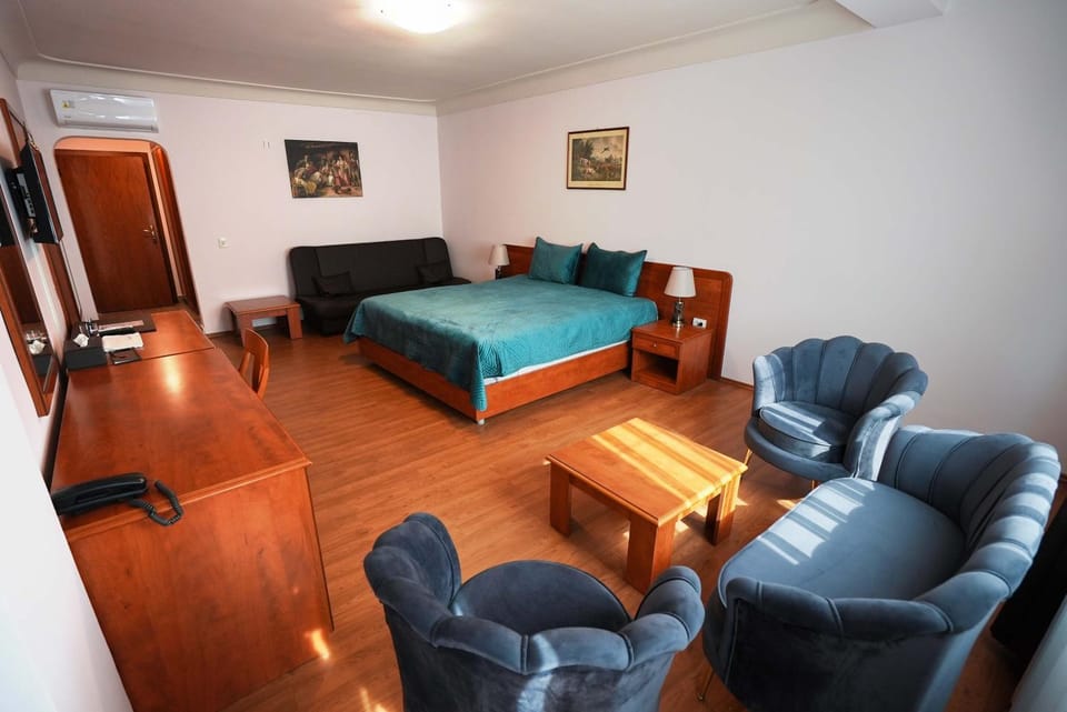 Photo of the whole room, Seating area, Bedroom