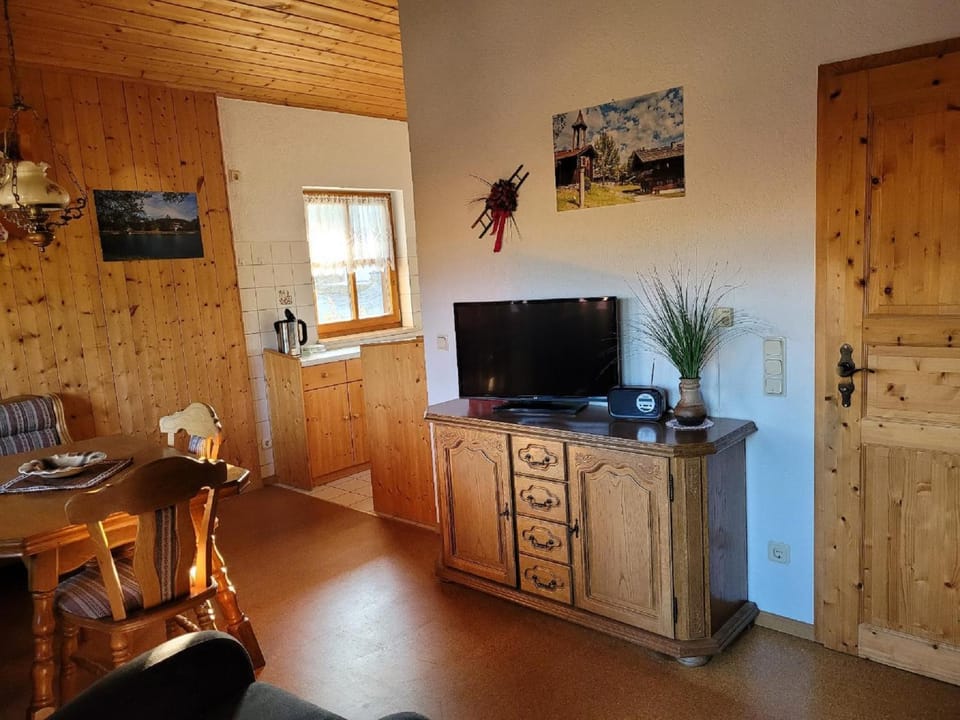 TV and multimedia, Dining area