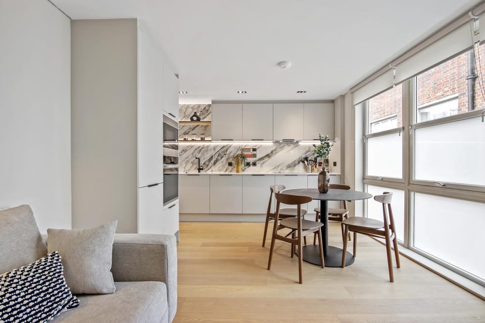 Kitchen or kitchenette, Seating area, Dining area
