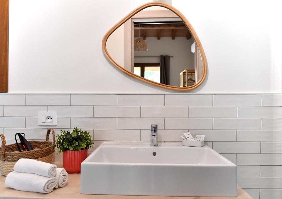 Bathroom, towels
