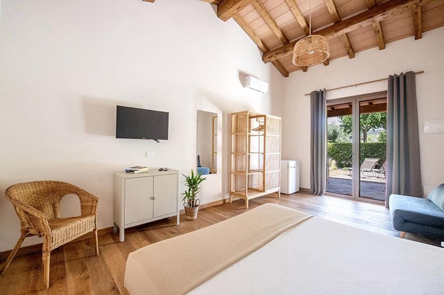 Agriturismo La Sassicaia Farm Stay in Tuscany