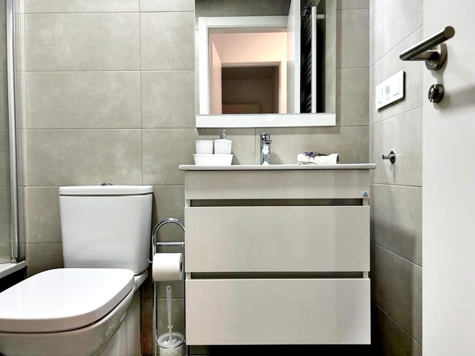 Shower, Toilet
