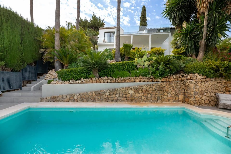 Property building, Garden, Garden view, Pool view, Swimming pool