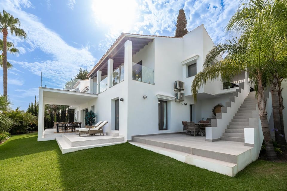Property building, Day, Garden, Garden view