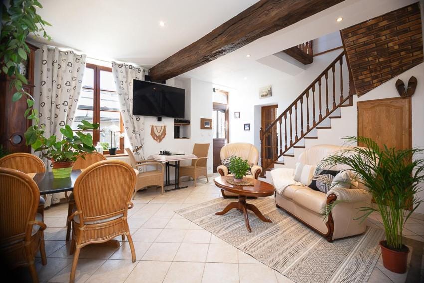 Property building, Communal lounge/ TV room, Communal lounge/ TV room, TV and multimedia, Living room, Seating area, Breakfast, Internal: Not applicable to any particular room