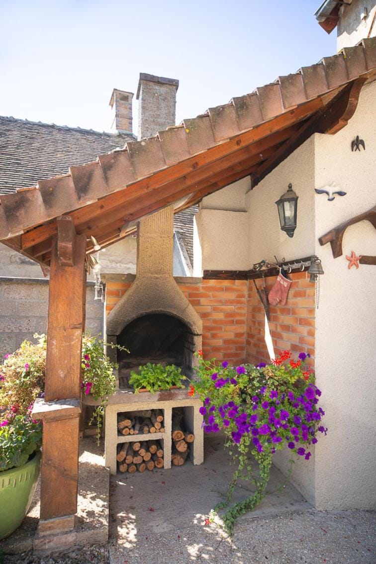 Property building, BBQ facilities, Garden
