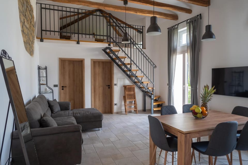 TV and multimedia, Living room, Seating area, Dining area, Evening entertainment