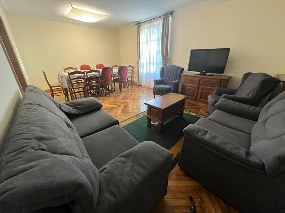 TV and multimedia, Living room, Seating area, Dining area