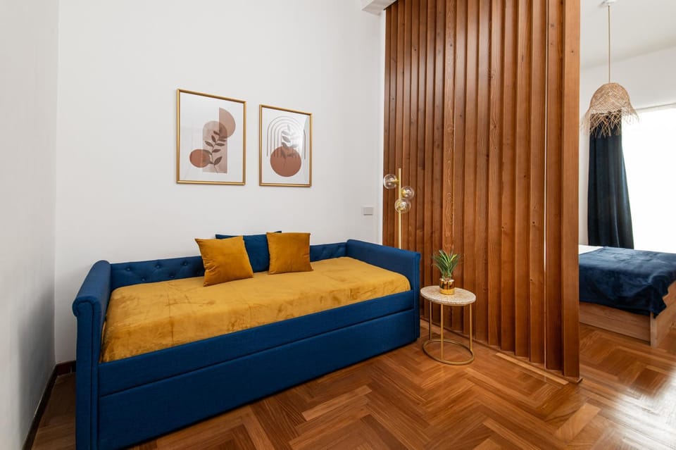 Bed, Living room, Photo of the whole room, Seating area, Bedroom