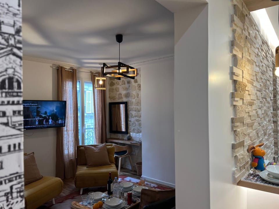 TV and multimedia, Seating area