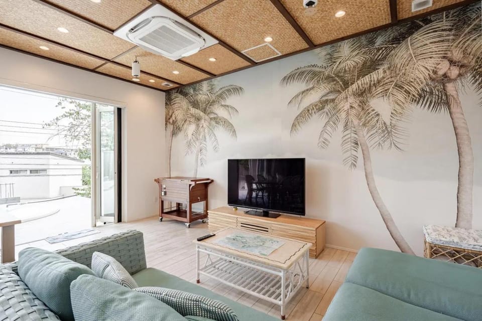 Communal lounge/ TV room, TV and multimedia, Living room, Seating area, air conditioner