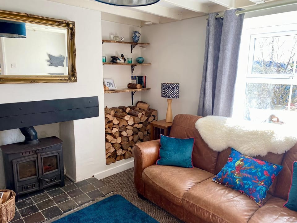 Charming coastal cottage - pet friendly! House in Wales