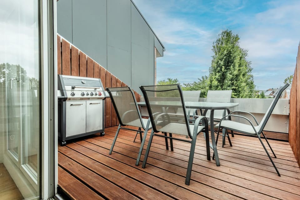 BBQ facilities, View (from property/room), Balcony/Terrace, Balcony/Terrace, Seating area, Dining area