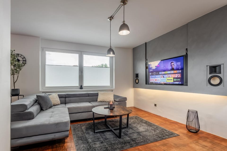 Communal lounge/ TV room, Communal lounge/ TV room, TV and multimedia, Living room, Evening entertainment