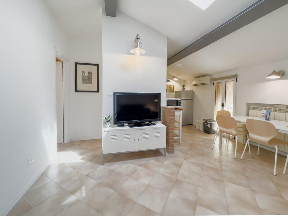 Communal lounge/ TV room, TV and multimedia, Kitchen or kitchenette, Living room, Seating area, Dining area, Evening entertainment, minibar
