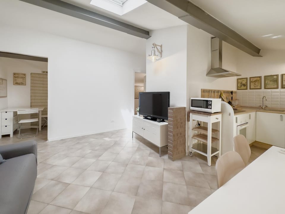 TV and multimedia, Kitchen or kitchenette, Living room, Photo of the whole room, Seating area, Dining area, hair dresser, minibar