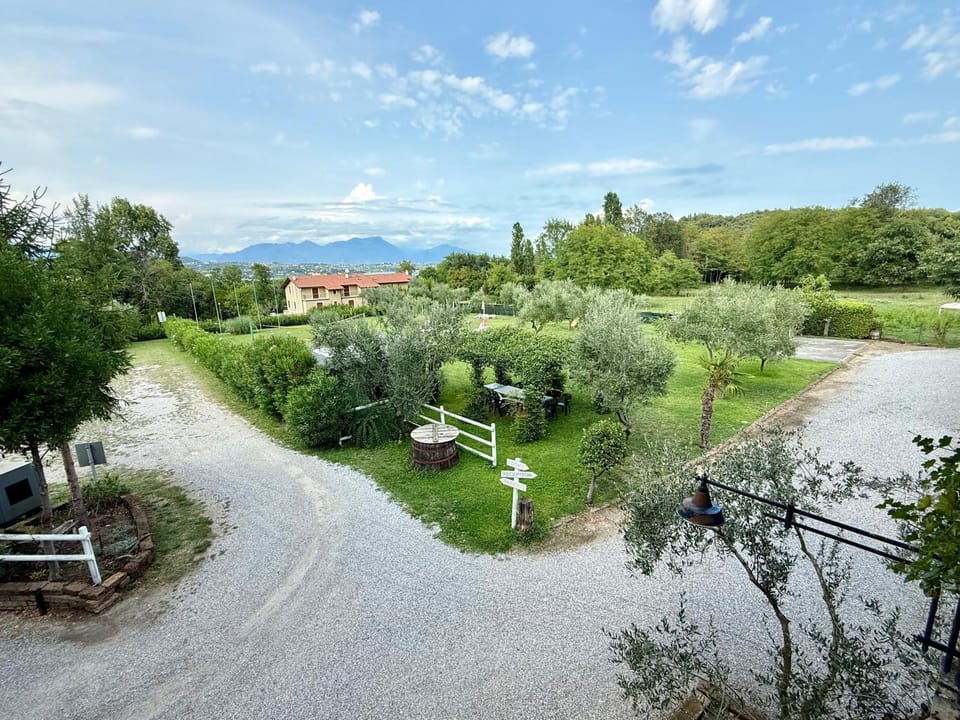 Property building, Spring, Day, Garden, Garden view