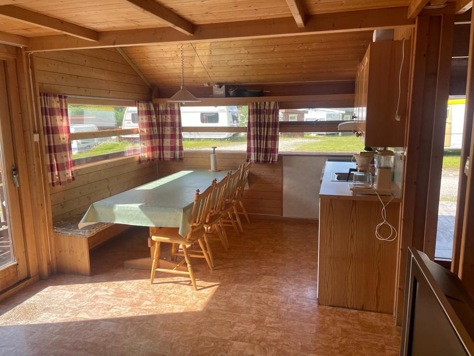 Midttun Camping og Feriehytter Campground/ 
RV Resort in Vestland