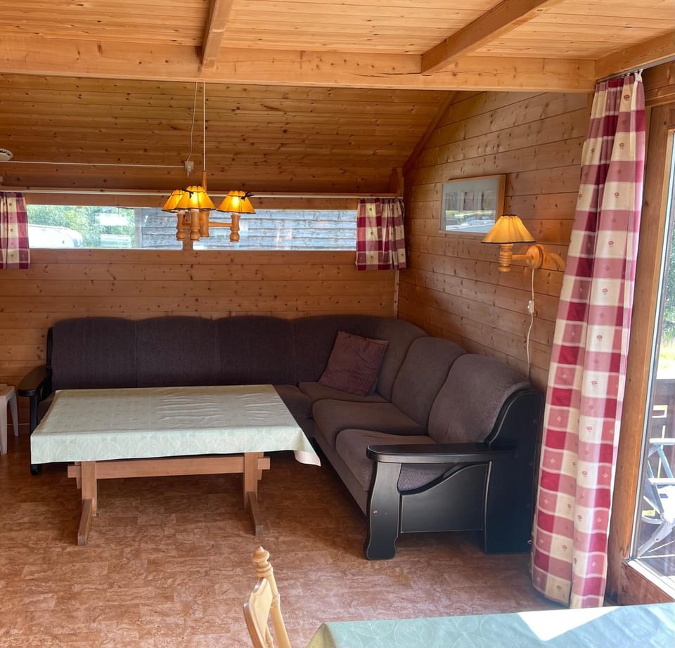 Midttun Camping og Feriehytter Campground/ 
RV Resort in Vestland
