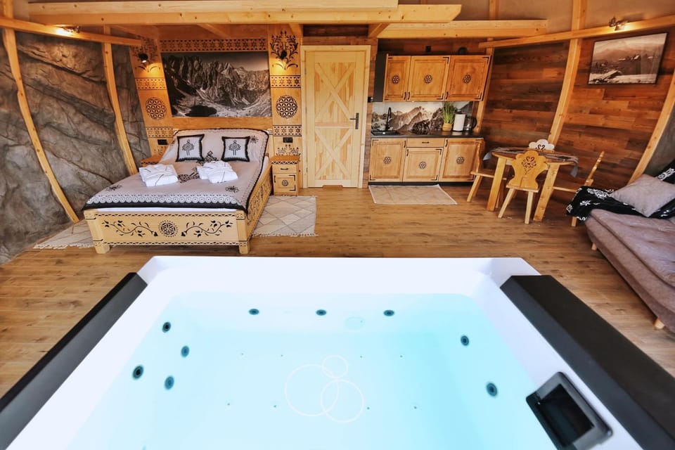 Bed, Hot Tub, Photo of the whole room, Bedroom