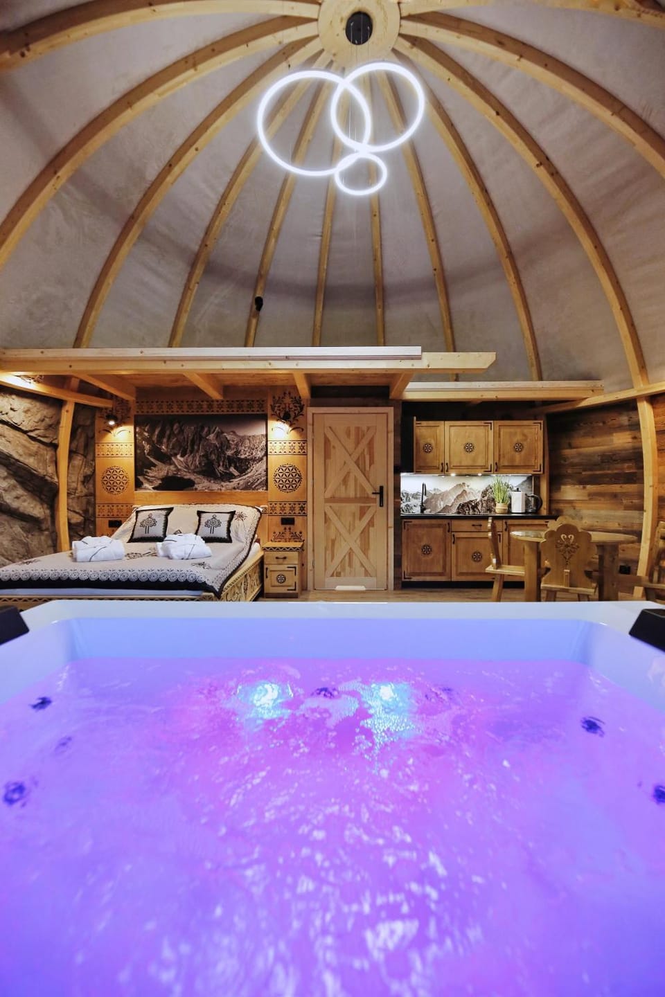 Bed, Hot Tub, Photo of the whole room, Bedroom