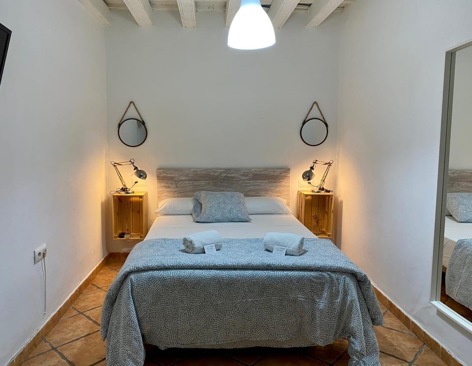 Bed, towels