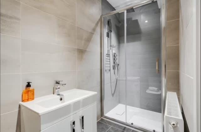Victoria Residence Apartment in England