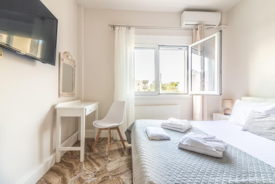 Bed, TV and multimedia, Photo of the whole room, towels, air conditioner