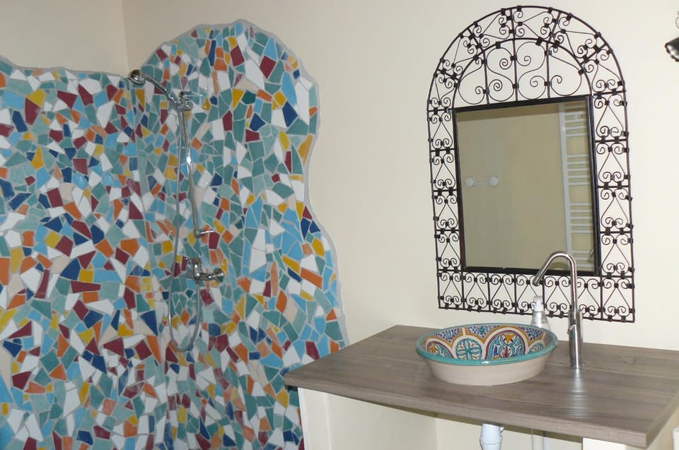 Property building, Decorative detail