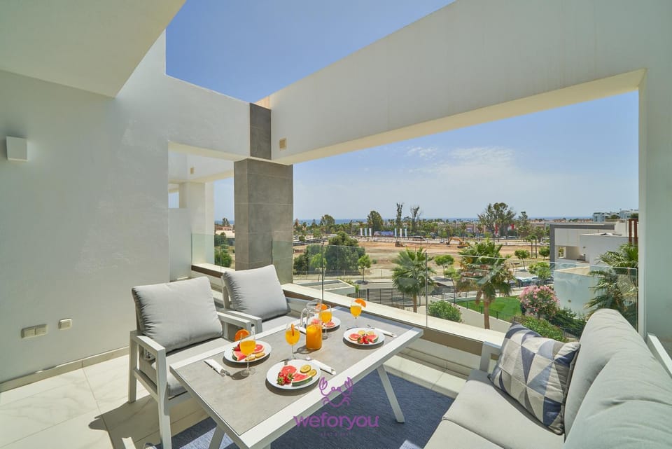 View (from property/room), Balcony/Terrace, Living room, Seating area, Dining area