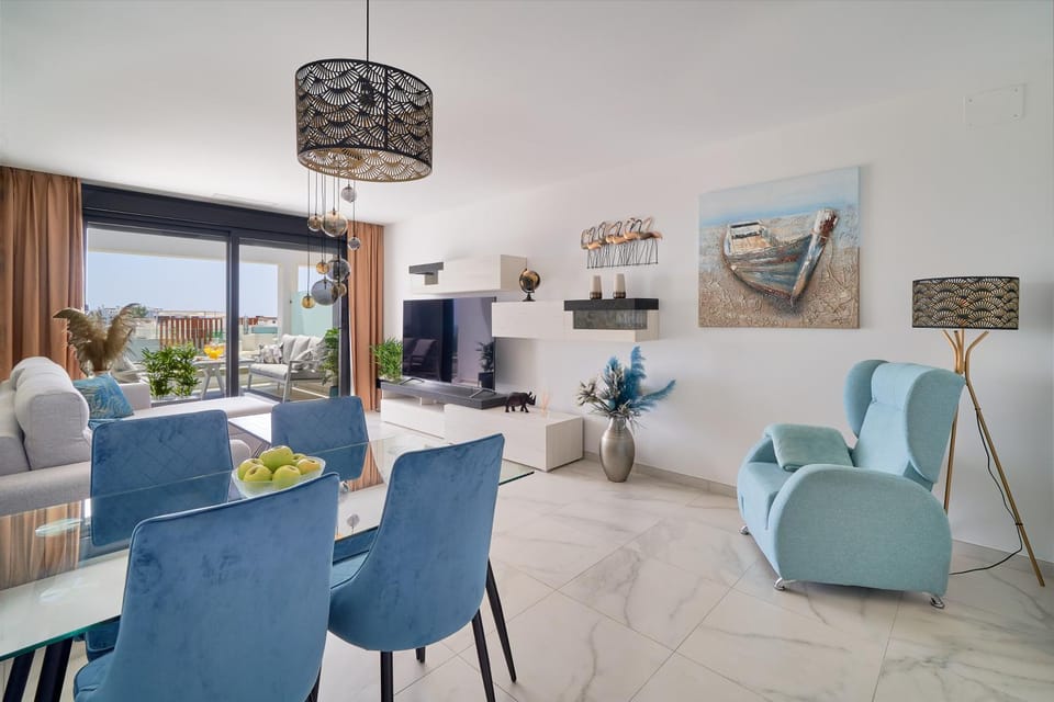 TV and multimedia, Living room, Seating area, Dining area