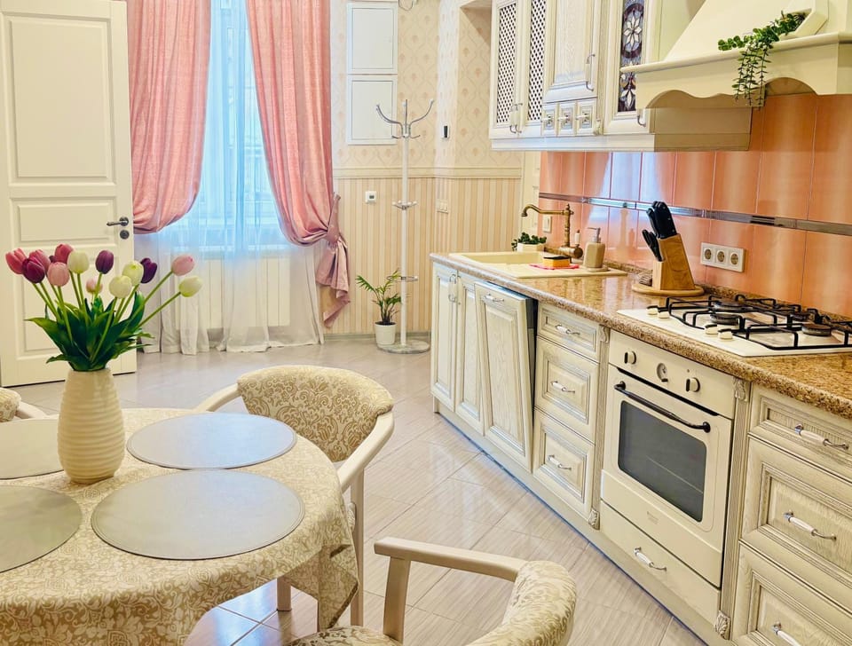 Kitchen or kitchenette, Dining area, dishwasher, oven, stove
