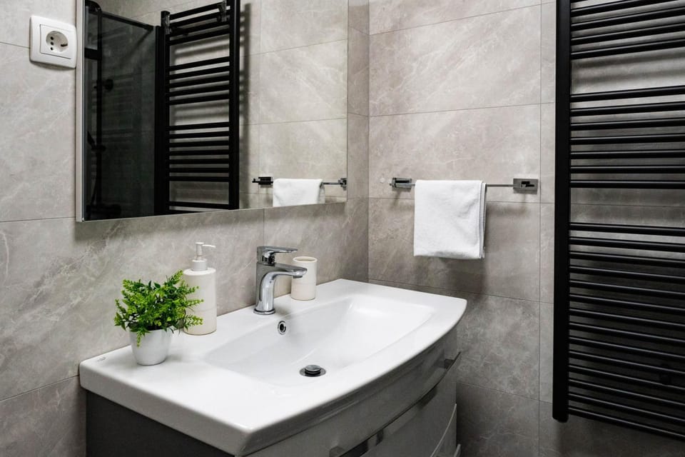 Toilet, Bathroom, heating, towels