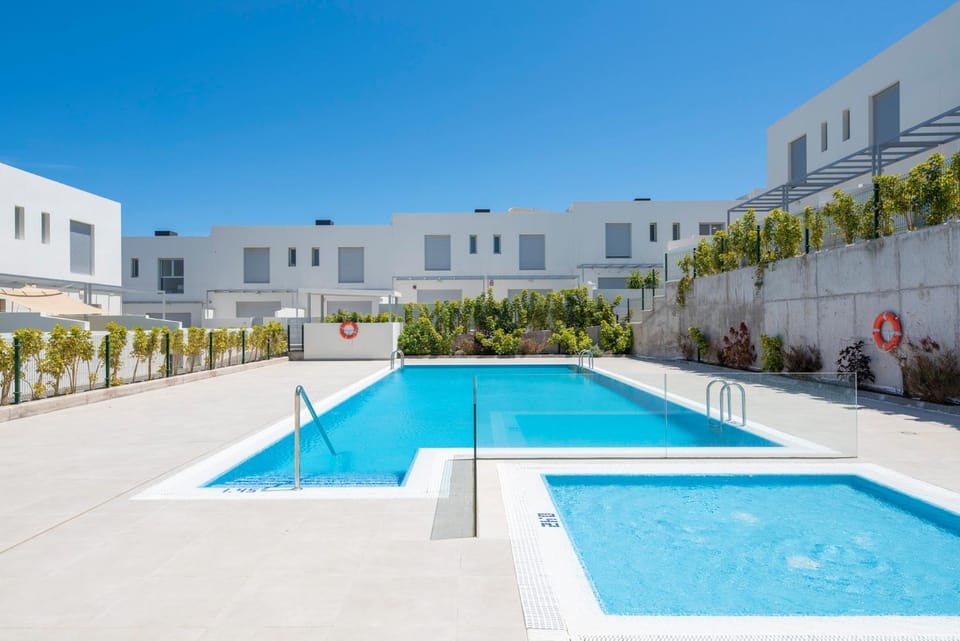 Property building, Swimming pool