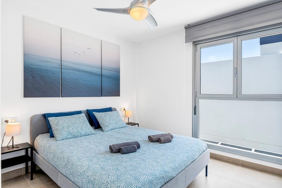 Bed, Photo of the whole room, Bedroom, fireplace, towels