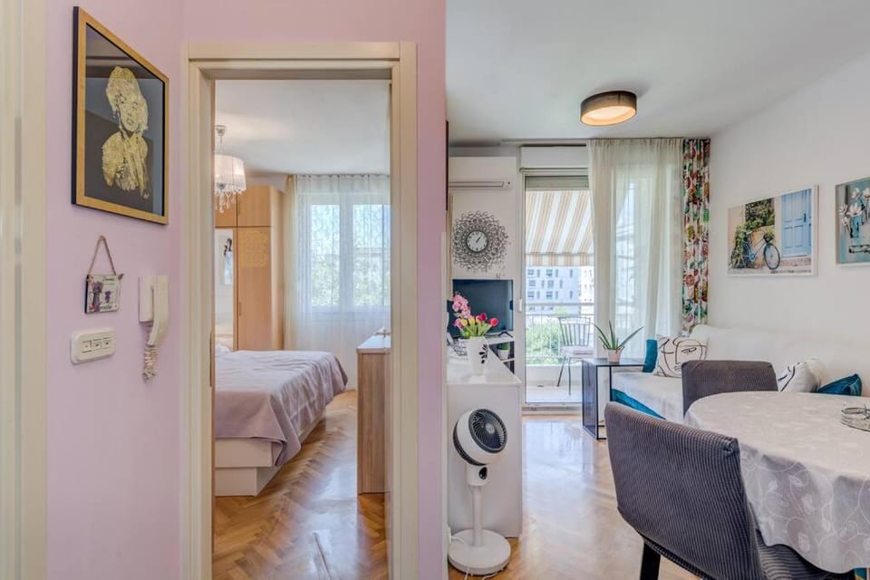 Living room, Photo of the whole room