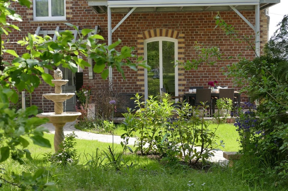 Property building, Garden, Balcony/Terrace, Garden view