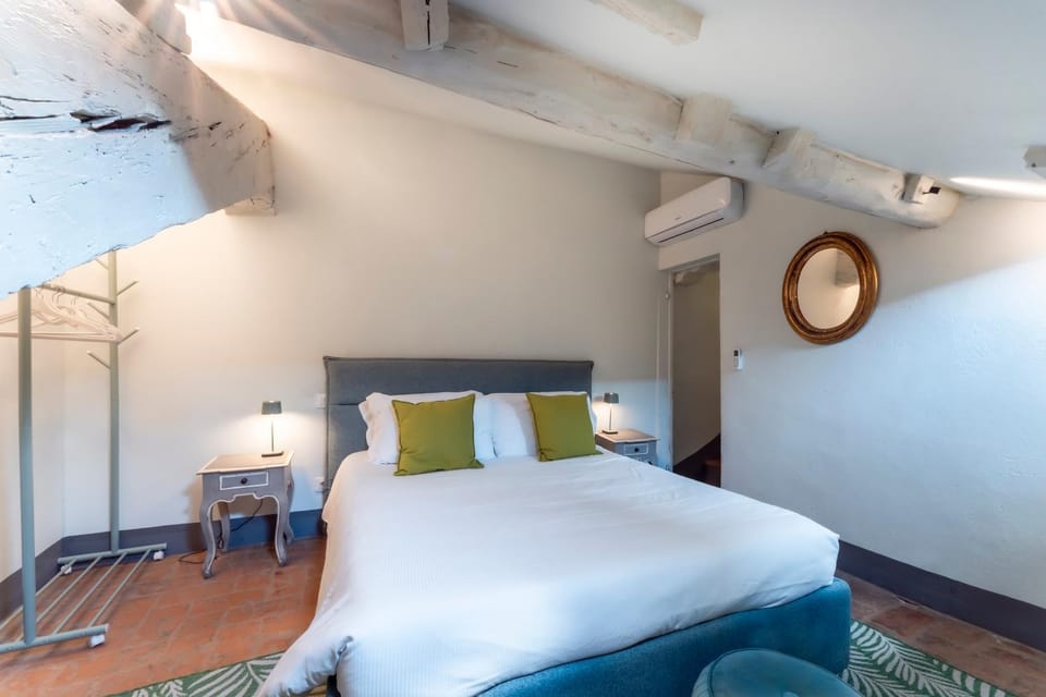 Bed, Photo of the whole room, Bedroom, air conditioner