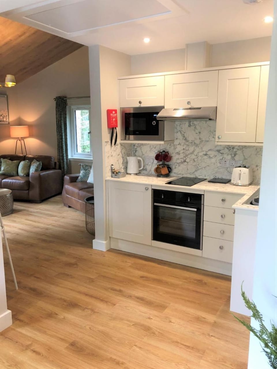 Kitchen or kitchenette, Living room, Seating area, minibar, pet friendly, stove