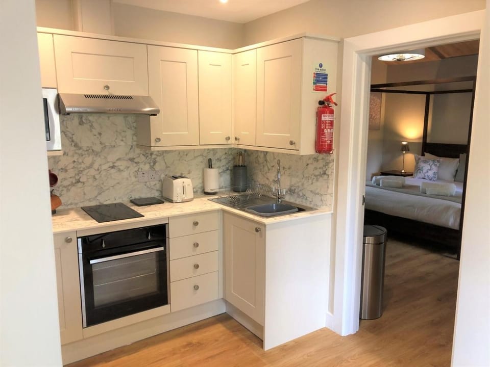 Kitchen or kitchenette, oven, pet friendly, stove, toaster