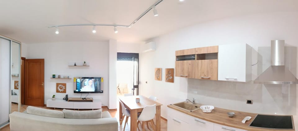 TV and multimedia, Kitchen or kitchenette, Living room