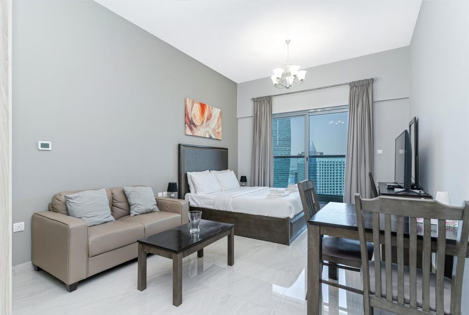 Bed, TV and multimedia, Photo of the whole room, Seating area, Dining area